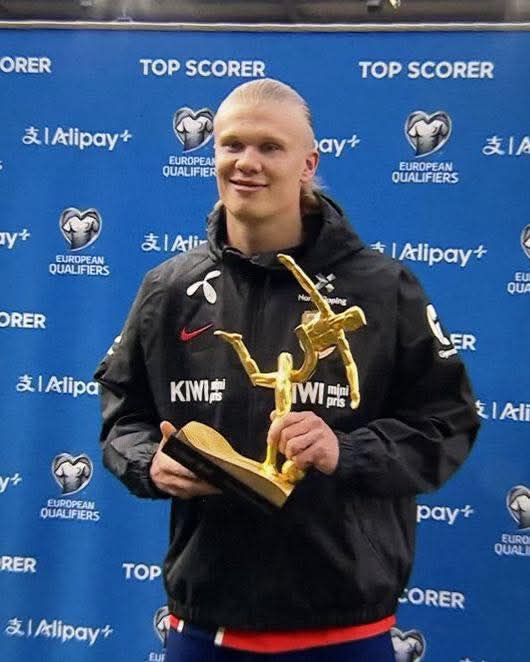 Erling Haaland is presented with the World Cup Qualifiers TOP SCORER award 1 FB IMG 1774992532032